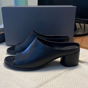 ECCO women’s shape 45 block slide heeled sandal.  Size 38